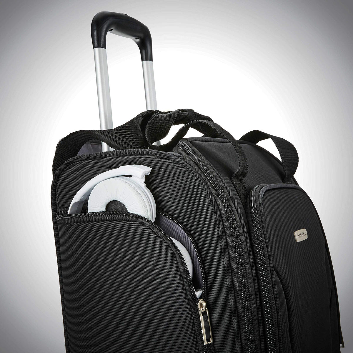 Underseat Carry-On Spinner With USB Port I7879