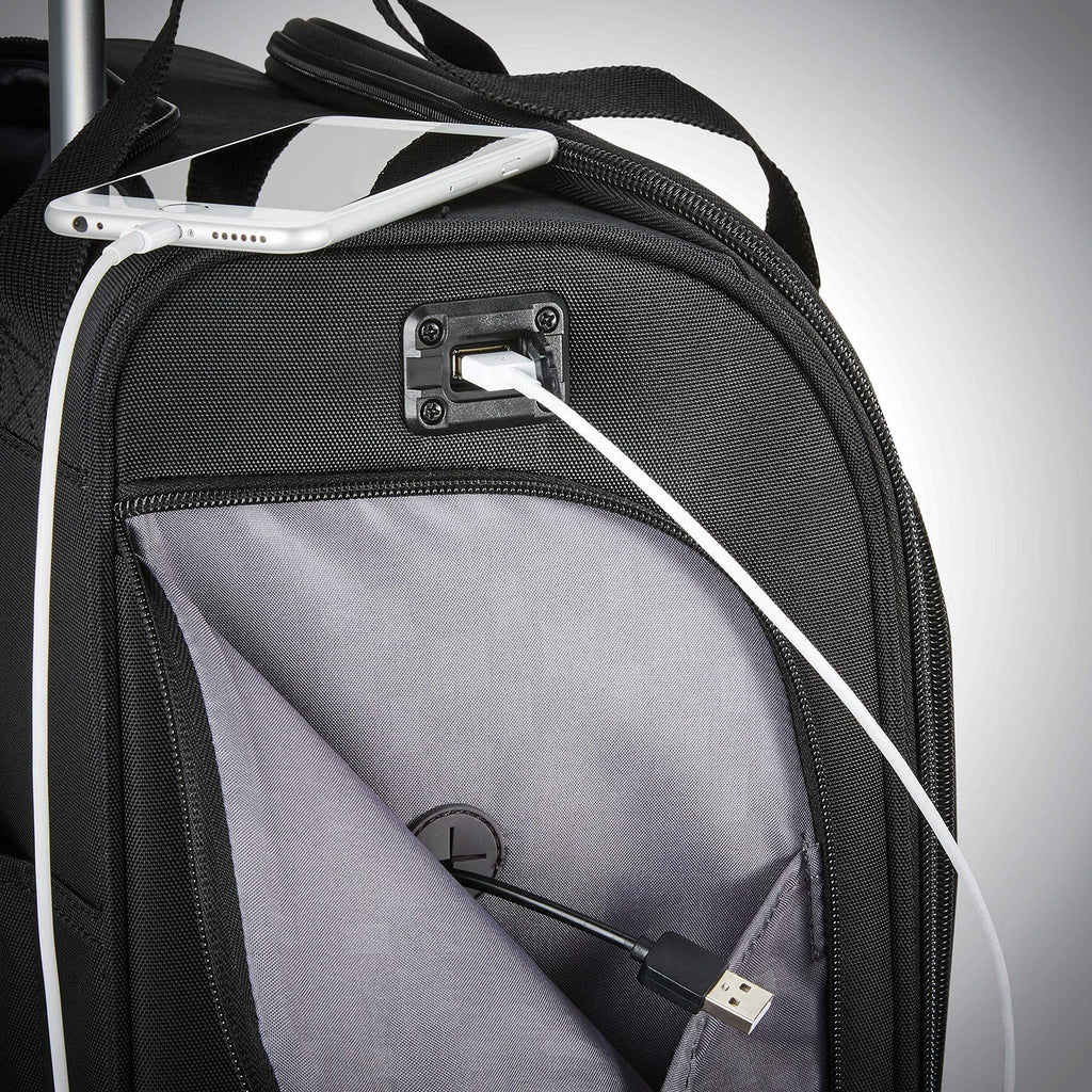 Underseat Carry-On Spinner With USB Port I7879