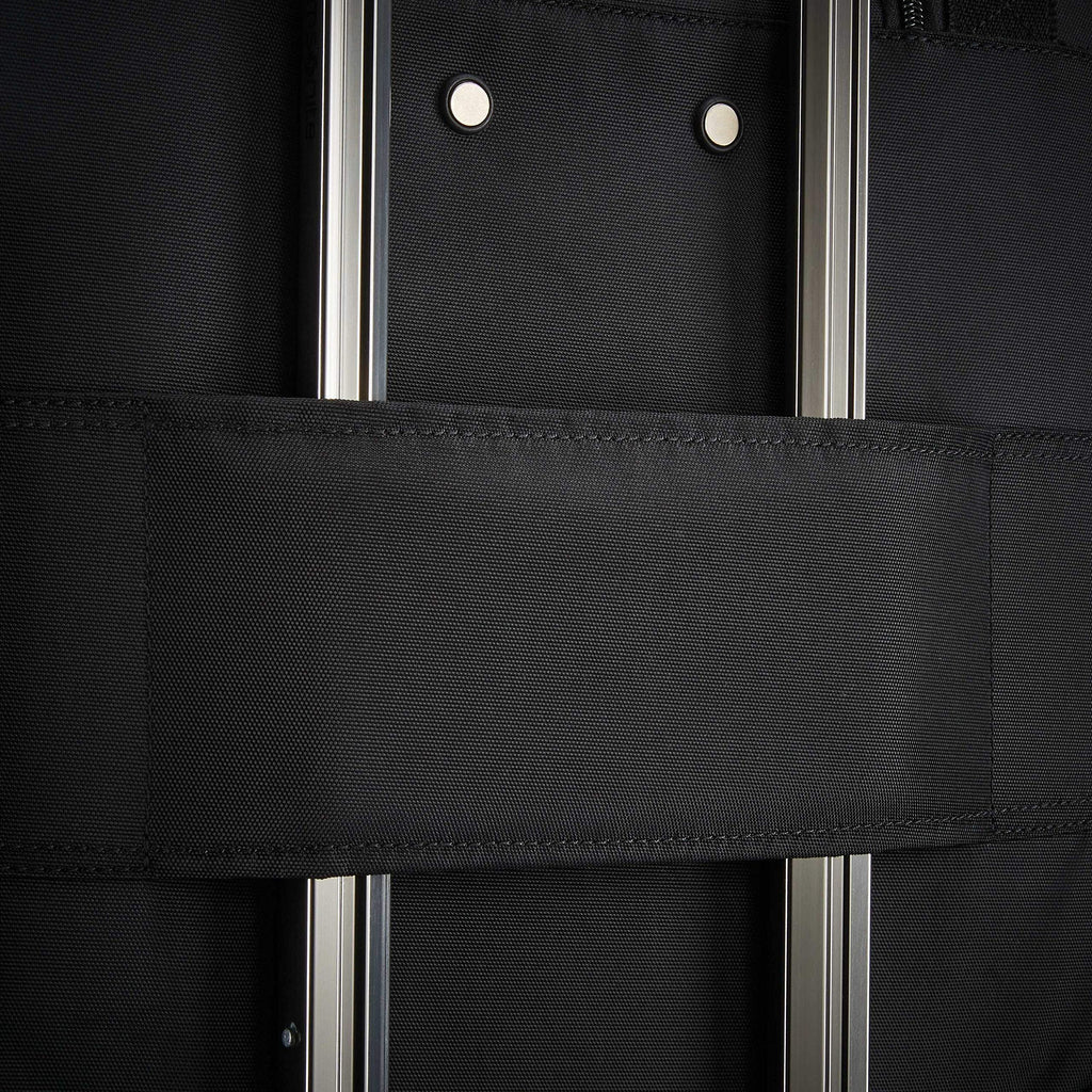 Underseat Carry-On Spinner With USB Port I7879
