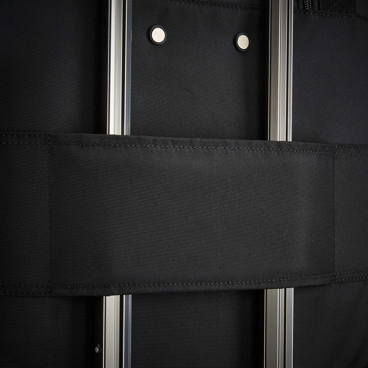 Underseat Carry-On Spinner With USB Port I7879