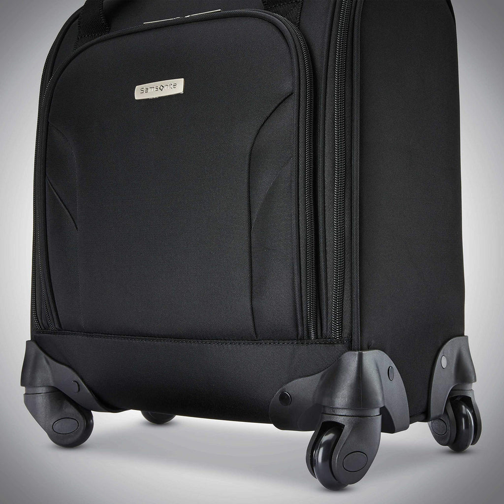 Underseat Carry-On Spinner With USB Port I7879