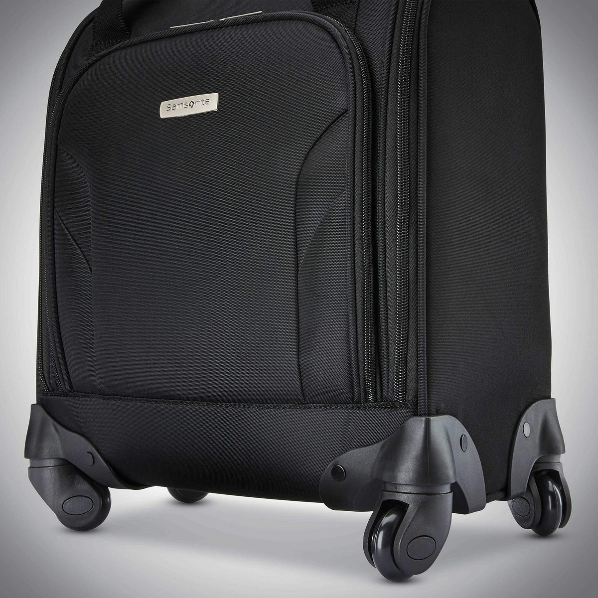 Underseat Carry-On Spinner With USB Port I7879